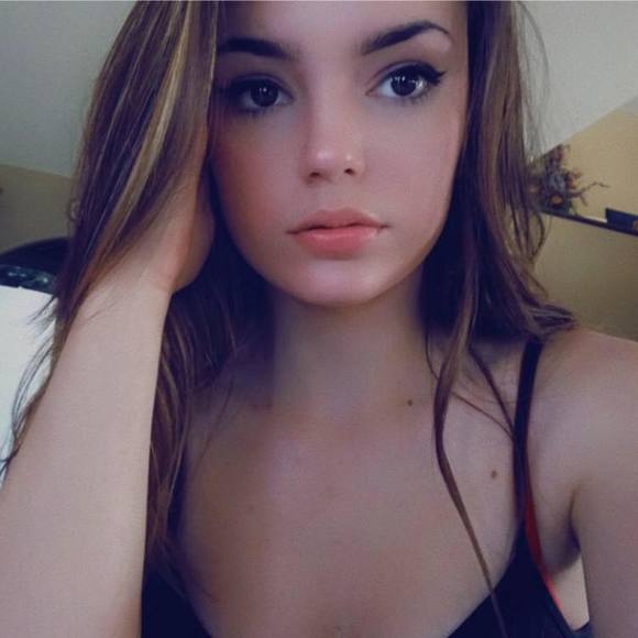 Meet your Posher, Kaylee - Picture 1 of 1